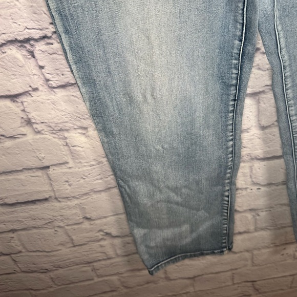 Liverpool Michelle Capri Light Wash women’s size 12/31 denim jeans - Picture 2 of 10